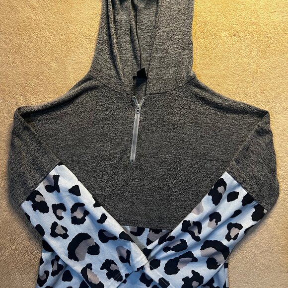 Shein Women Small Heather‎ Grey Blue Black Cheetah Print Pullover Hoodie Sweater - Picture 1 of 6